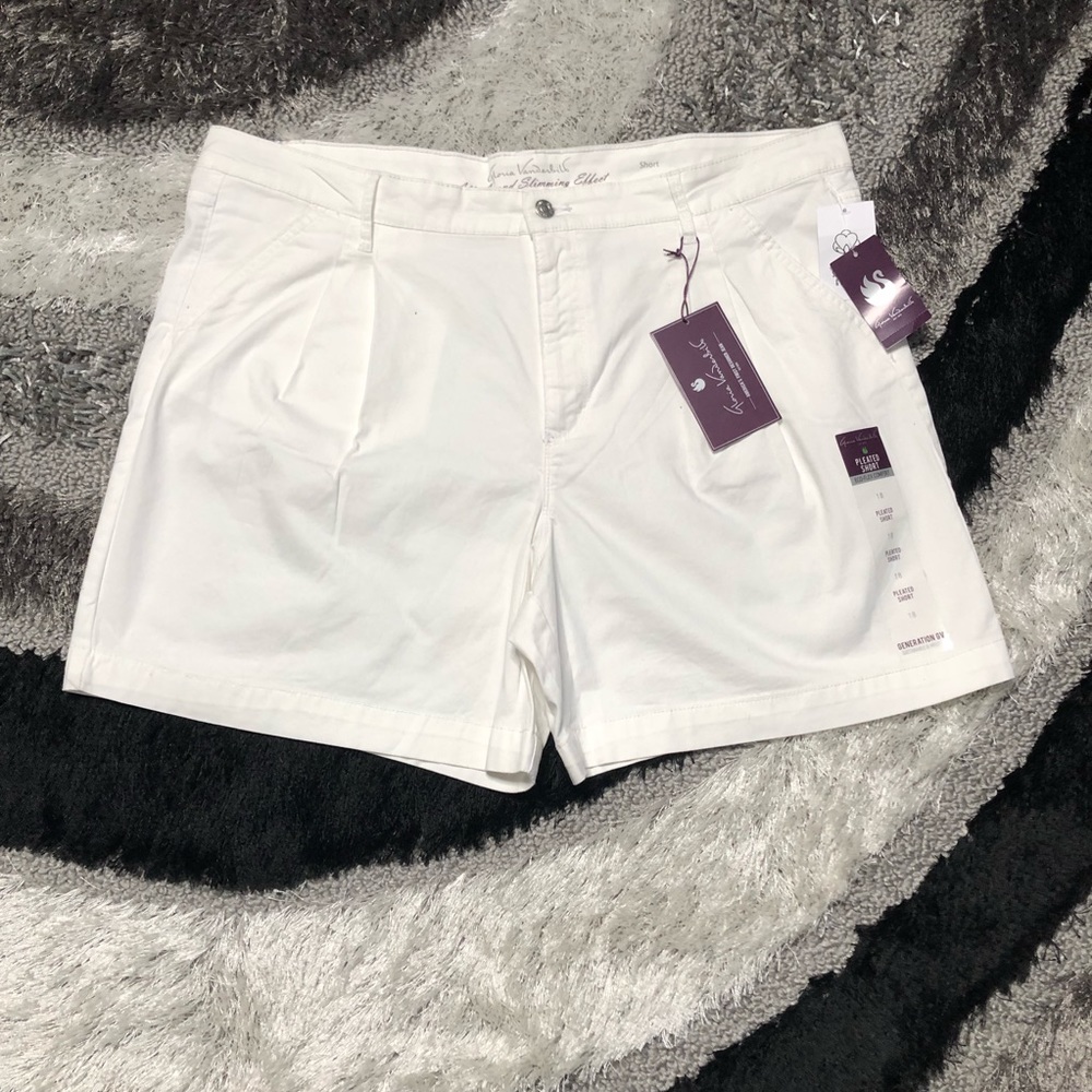 Women’s Gloria Vanderbilt Generation Pleaded White Short Size 18